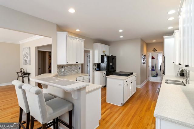 2450 Vivian Circle, Decatur, GA 30030