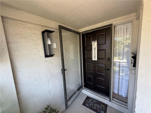 6705 N Overland Drive, Kansas City, MO 64151