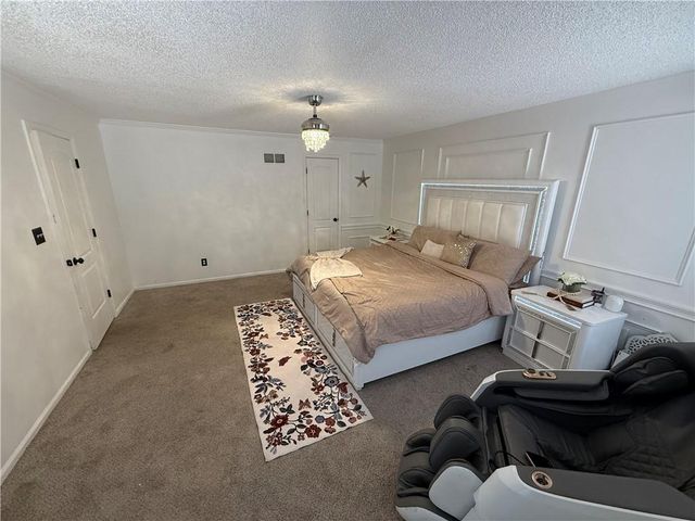 6705 N Overland Drive, Kansas City, MO 64151