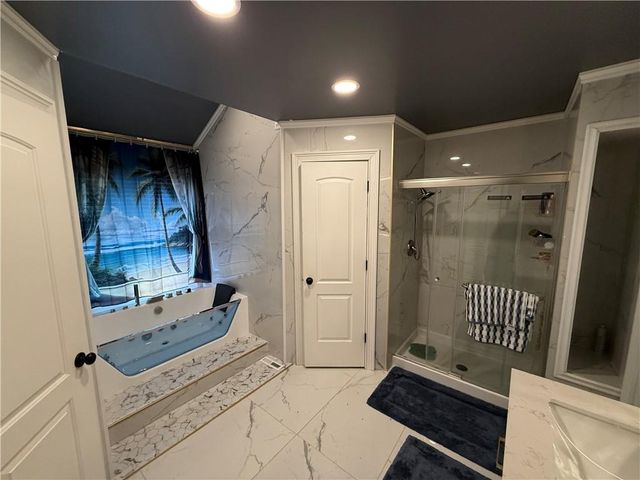 6705 N Overland Drive, Kansas City, MO 64151