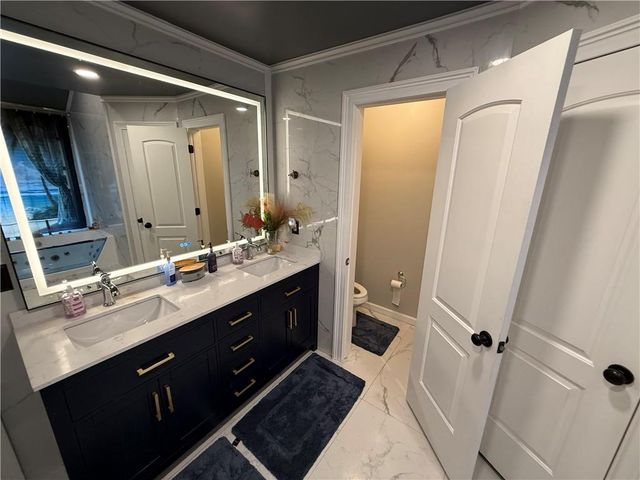 6705 N Overland Drive, Kansas City, MO 64151