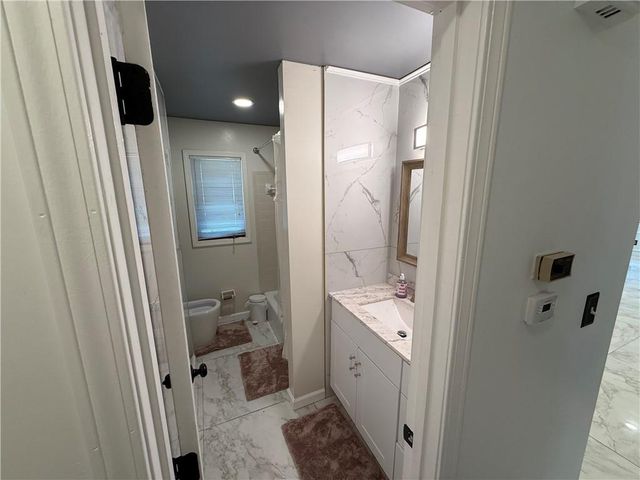 6705 N Overland Drive, Kansas City, MO 64151