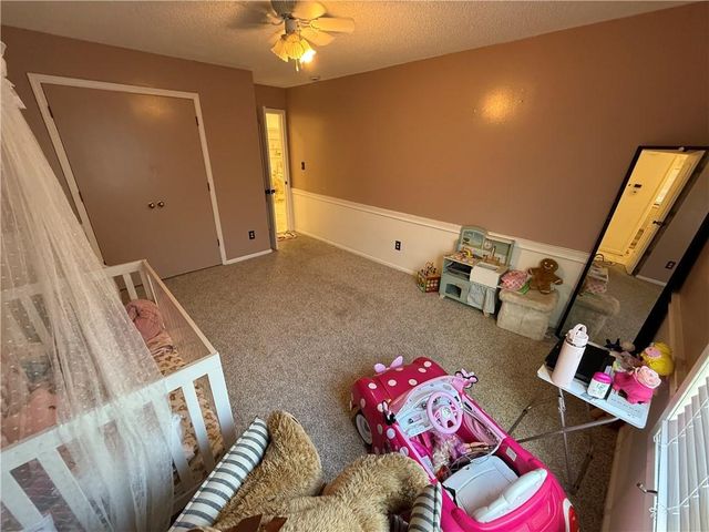 6705 N Overland Drive, Kansas City, MO 64151