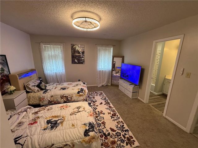 6705 N Overland Drive, Kansas City, MO 64151