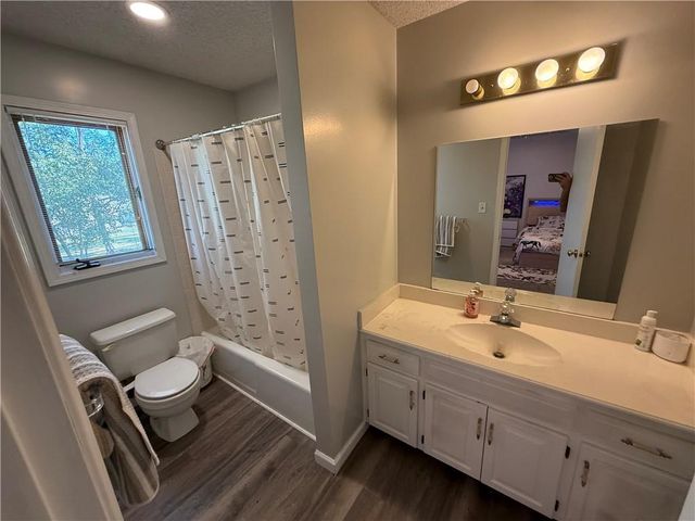 6705 N Overland Drive, Kansas City, MO 64151
