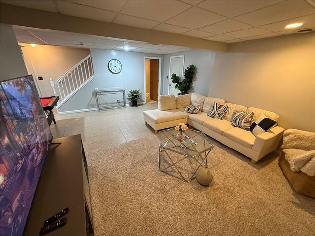 6705 N Overland Drive, Kansas City, MO 64151