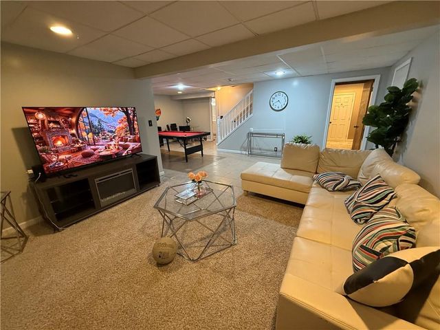 6705 N Overland Drive, Kansas City, MO 64151