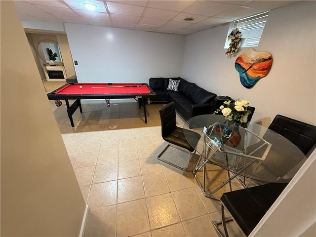 6705 N Overland Drive, Kansas City, MO 64151