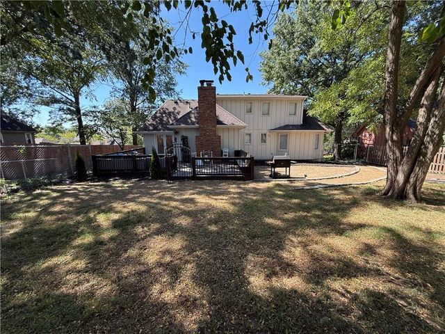 6705 N Overland Drive, Kansas City, MO 64151
