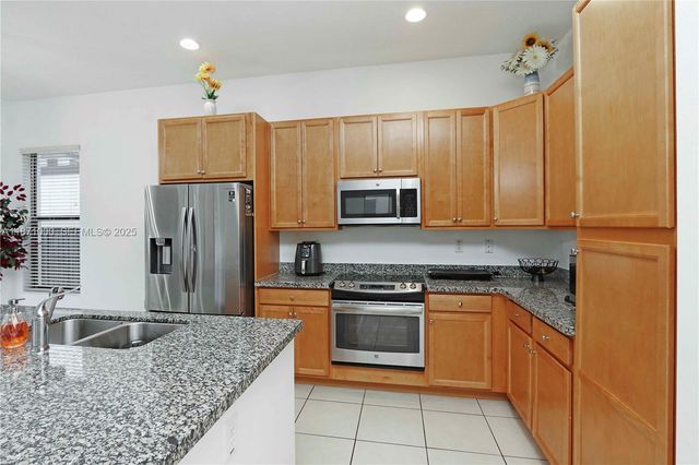 3293 W 98th Place, Hialeah, FL 33018