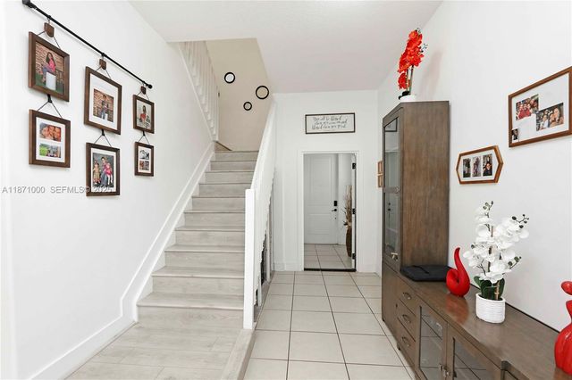 3293 W 98th Place, Hialeah, FL 33018
