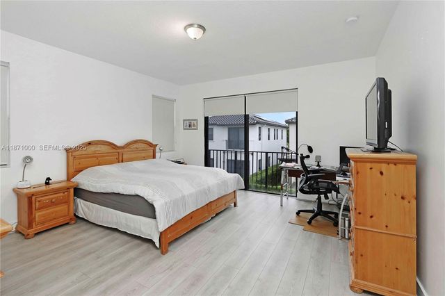 3293 W 98th Place, Hialeah, FL 33018