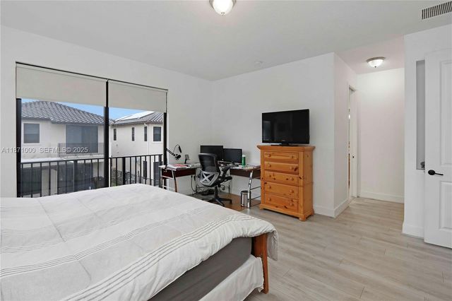 3293 W 98th Place, Hialeah, FL 33018