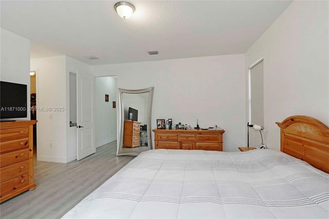 3293 W 98th Place, Hialeah, FL 33018
