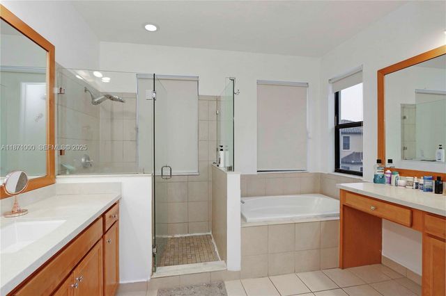 3293 W 98th Place, Hialeah, FL 33018