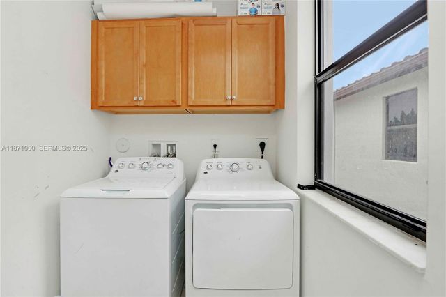 3293 W 98th Place, Hialeah, FL 33018