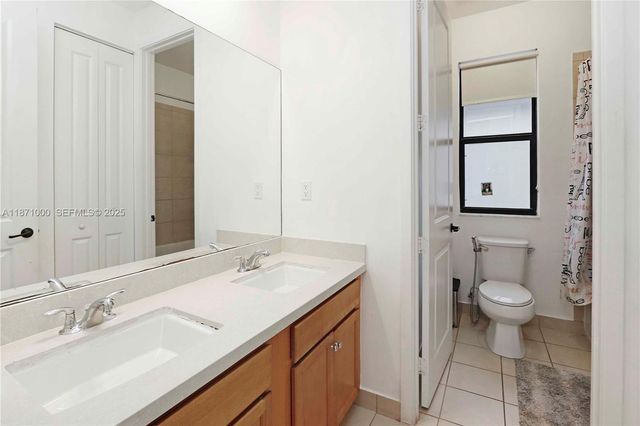 3293 W 98th Place, Hialeah, FL 33018