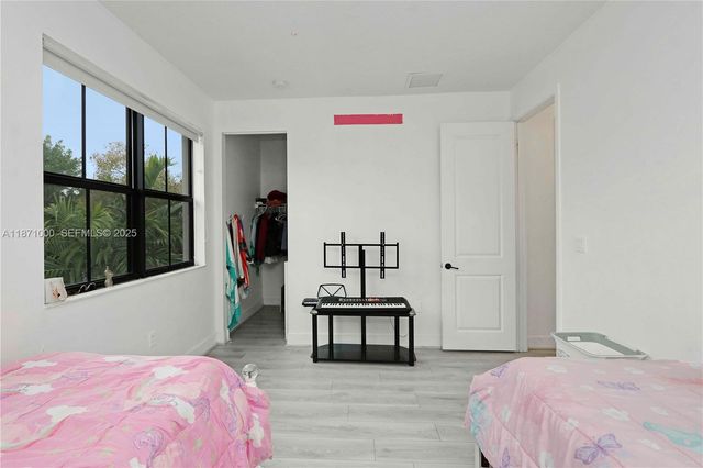 3293 W 98th Place, Hialeah, FL 33018