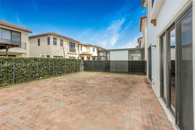 3293 W 98th Place, Hialeah, FL 33018