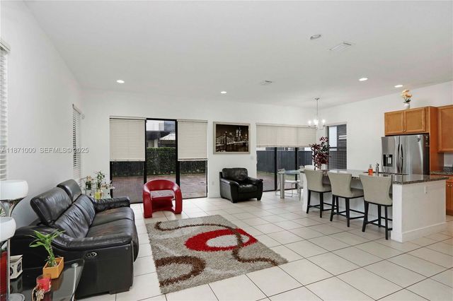 3293 W 98th Place, Hialeah, FL 33018