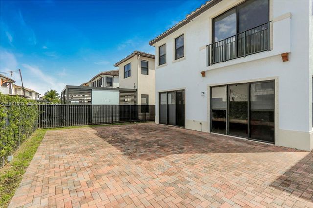 3293 W 98th Place, Hialeah, FL 33018