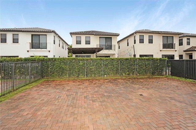 3293 W 98th Place, Hialeah, FL 33018