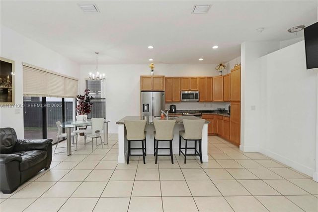 3293 W 98th Place, Hialeah, FL 33018
