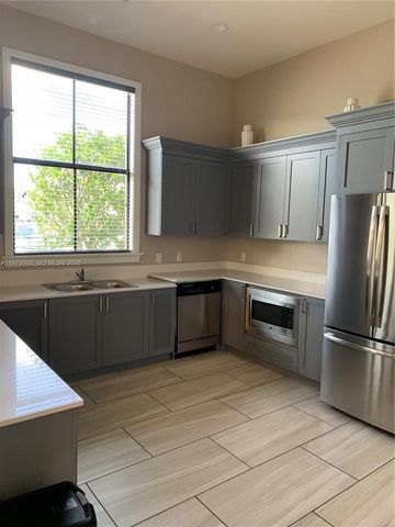 3293 W 98th Place, Hialeah, FL 33018