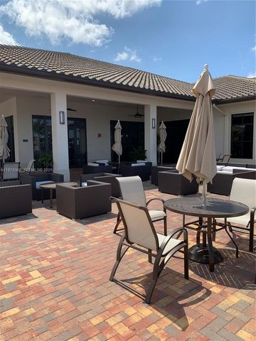 3293 W 98th Place, Hialeah, FL 33018