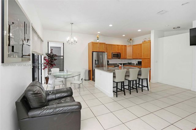 3293 W 98th Place, Hialeah, FL 33018