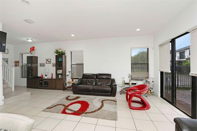 3293 W 98th Place, Hialeah, FL 33018