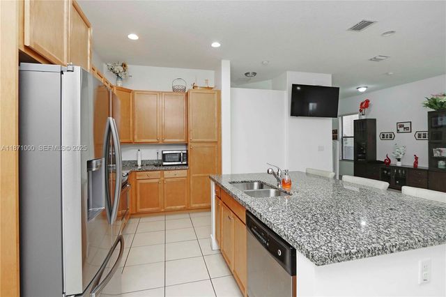 3293 W 98th Place, Hialeah, FL 33018
