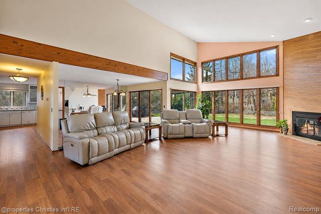 4566 Walden Drive, Bloomfield Hills, MI 48301