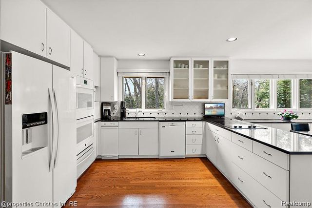 4566 Walden Drive, Bloomfield Hills, MI 48301