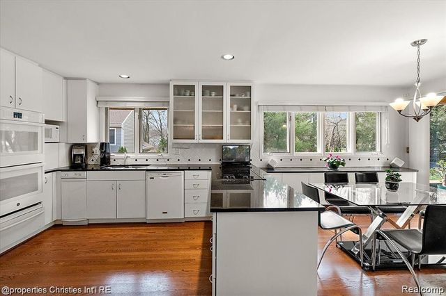 4566 Walden Drive, Bloomfield Hills, MI 48301