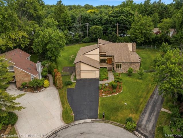 4566 Walden Drive, Bloomfield Hills, MI 48301