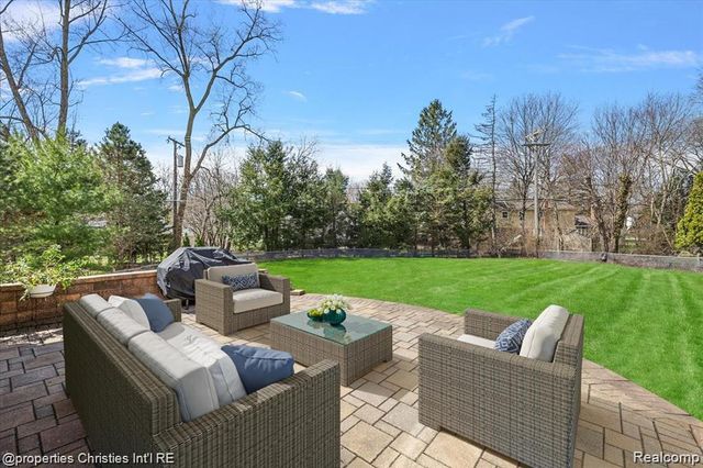 4566 Walden Drive, Bloomfield Hills, MI 48301
