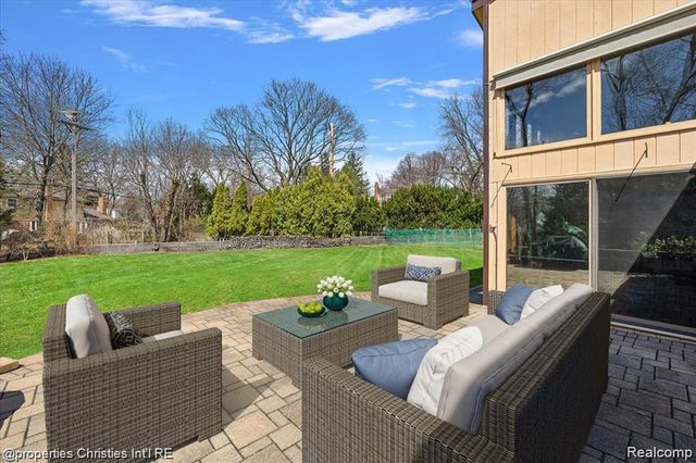 4566 Walden Drive, Bloomfield Hills, MI 48301