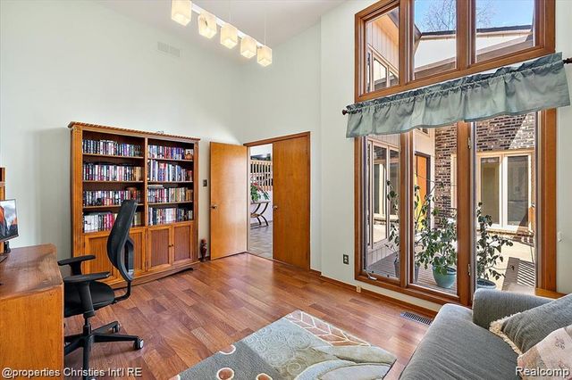 4566 Walden Drive, Bloomfield Hills, MI 48301