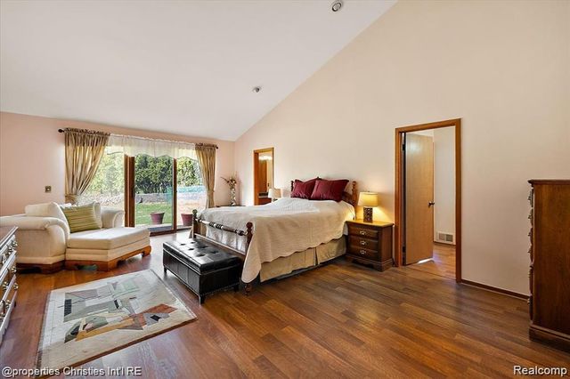 4566 Walden Drive, Bloomfield Hills, MI 48301