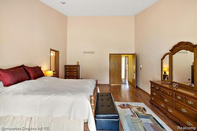 4566 Walden Drive, Bloomfield Hills, MI 48301