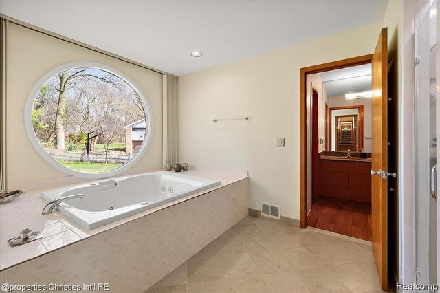 4566 Walden Drive, Bloomfield Hills, MI 48301