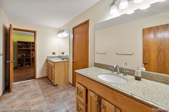 4566 Walden Drive, Bloomfield Hills, MI 48301