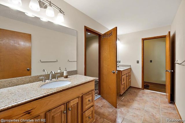 4566 Walden Drive, Bloomfield Hills, MI 48301