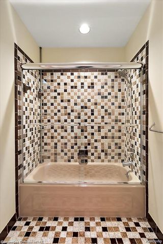 4566 Walden Drive, Bloomfield Hills, MI 48301