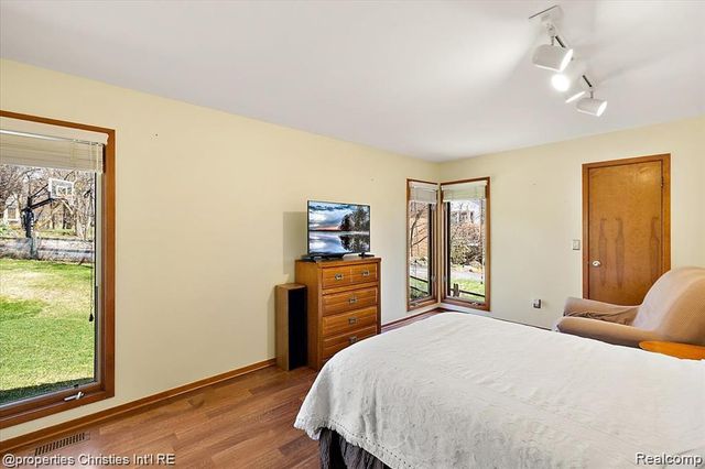4566 Walden Drive, Bloomfield Hills, MI 48301