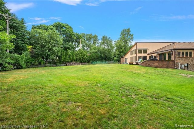 4566 Walden Drive, Bloomfield Hills, MI 48301