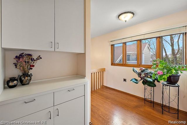 4566 Walden Drive, Bloomfield Hills, MI 48301