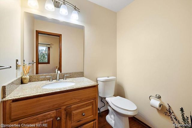 4566 Walden Drive, Bloomfield Hills, MI 48301