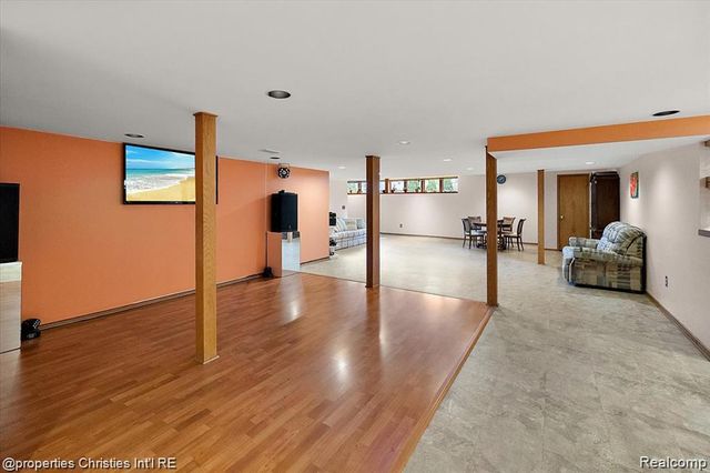 4566 Walden Drive, Bloomfield Hills, MI 48301